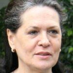 सोनिया गांधी को नोटिस, मतदाता सूची में दर्ज मामले पर हो रही थी सुनवाई।