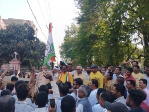 अफ़ीम की खेती भाजपा के लिए जी का जंजाल बनी।अंबिकापुर, रायगढ़ में भाजपा कार्यालय का कांग्रेसियों ने घेराव कर डाला। विष्णु देव से इस्तीफ़े की मांग।