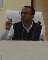 सरगुजा कलेक्टर ने आरआई और पटवारी को निलंबित किया।