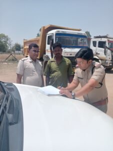 अंबिकापुर तालाब पाटने वाली गाड़ी पर कार्यवाही। प्रशासन हुआ सख़्त।