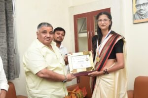 अंबिकापुर की गोल्फ खिलाड़ी शिवानी सोनी ने अंतर्राष्ट्रीय स्तर पर छत्तीसगढ़ का नाम किया रोशन।’इंटरनेशनल बुक ऑफ रिकॉर्ड्स’ से सम्मानित।